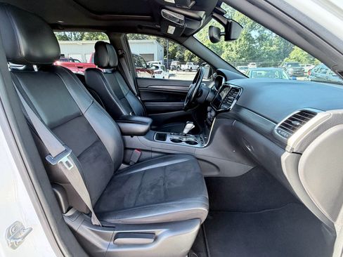 Used 2020 Jeep Grand Cherokee Altitude RWD image 25