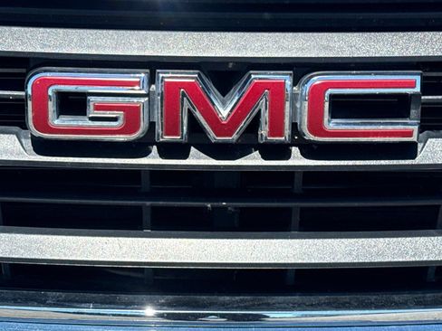 Used 2024 GMC Terrain SLE AWD/4WD image 46