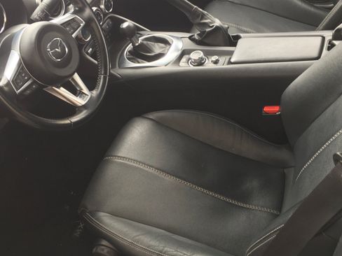 Used 2020 MAZDA MX-5 Miata RF Grand Touring RWD image 6