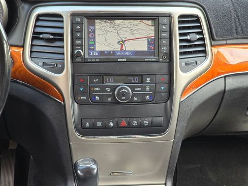 Used 2013 Jeep Grand Cherokee Overland w/ Advance Technology Group image 19