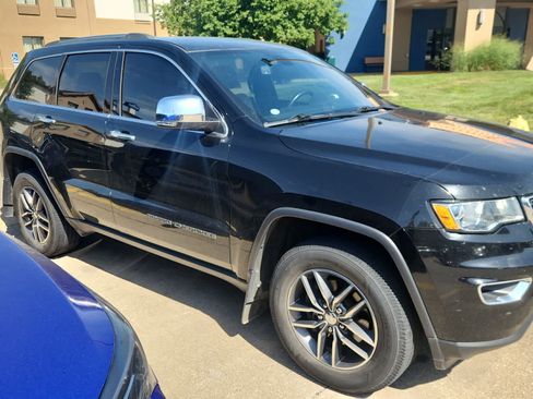 Used 2018 Jeep Grand Cherokee Limited AWD/4WD image 4