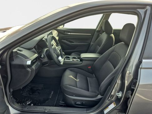 Used 2023 Nissan Altima 2.5 SV FWD image 12