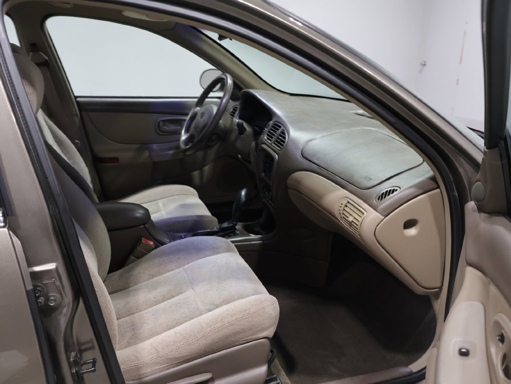 Used 2000 Oldsmobile Intrigue GL FWD image 25