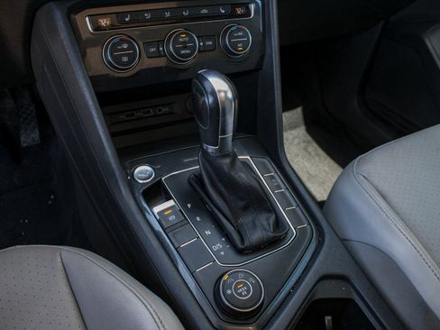 Used 2019 Volkswagen Tiguan SEL AWD/4WD image 19