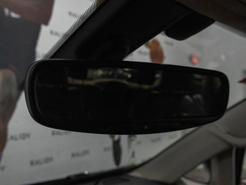 Used 2019 Chrysler Pacifica Touring-L image 12