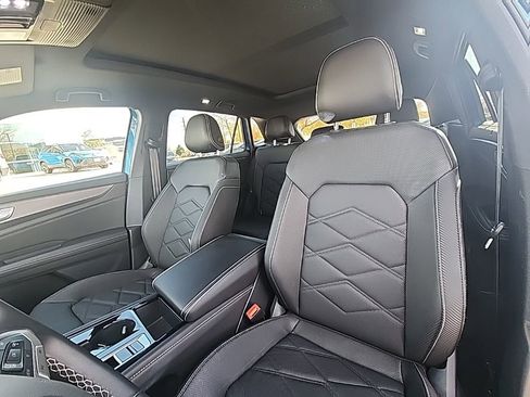 Certified 2025 Volkswagen Atlas Cross Sport SE image 11