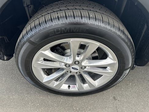 Used 2018 Ford Explorer XLT w/ Equipment Group 202A image 35