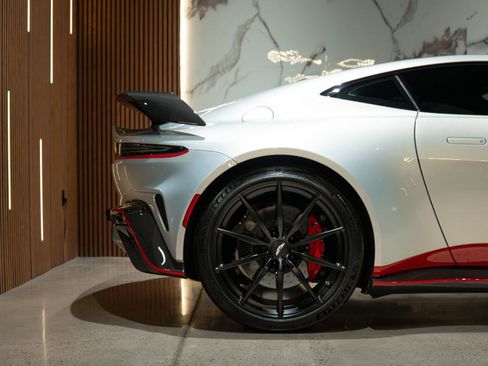Used 2023 Aston Martin V12 Vantage RWD image 40