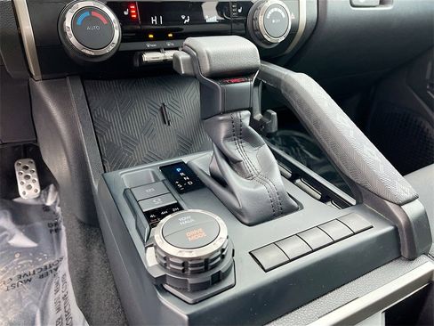 Used 2024 Toyota Tacoma TRD Sport image 16