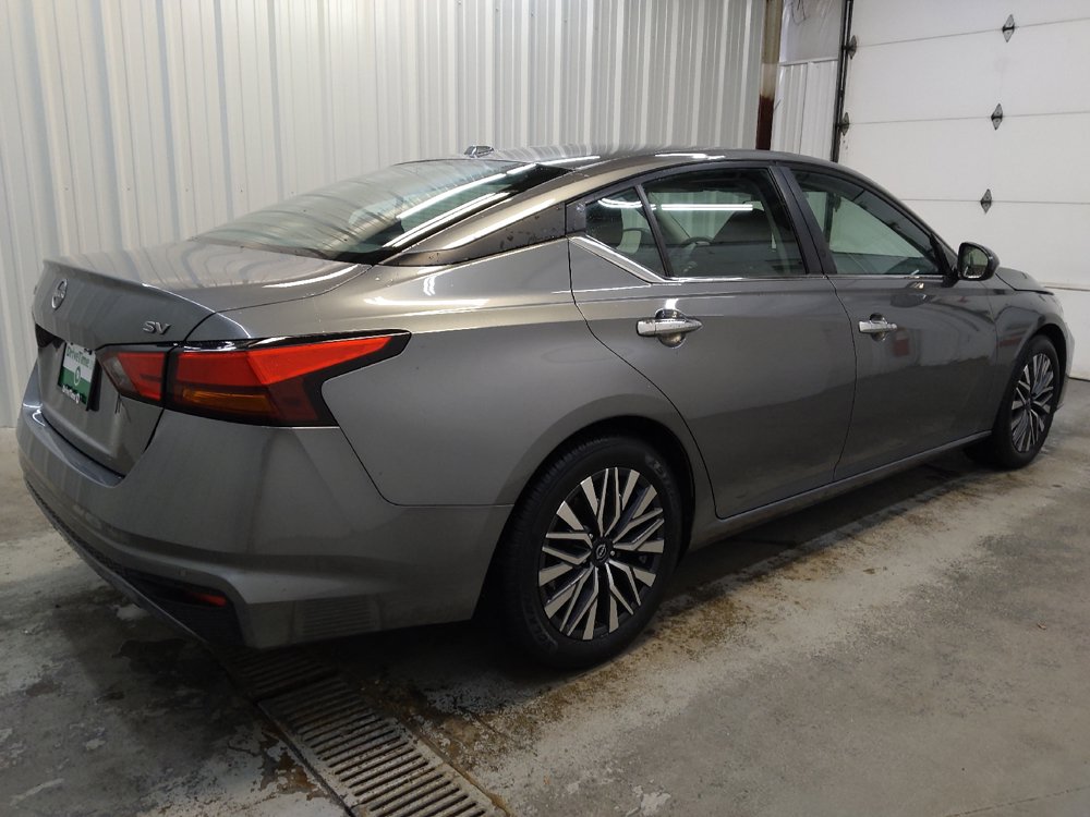 Used 2023 Nissan Altima 2.5 SV FWD image 10
