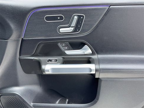 Used 2021 Mercedes-Benz GLB 250 w/ Premium Package image 43