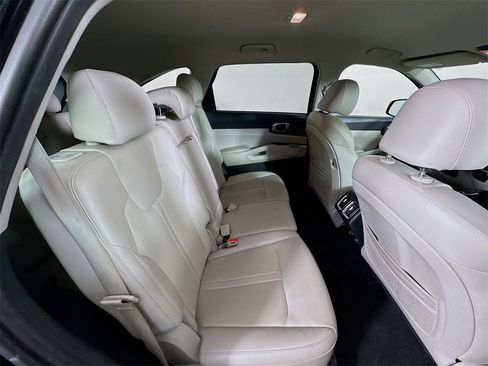 Used 2022 Kia Sorento S image 28