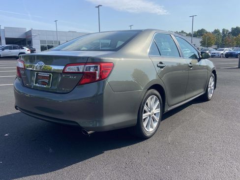 Used 2012 Toyota Camry XLE w/ Convenience Pkg FWD image 6