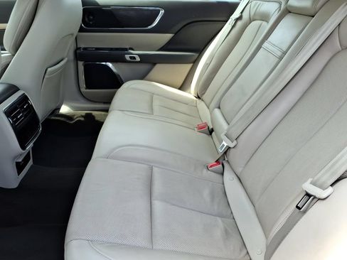 Used 2019 Lincoln Continental Select AWD/4WD image 16