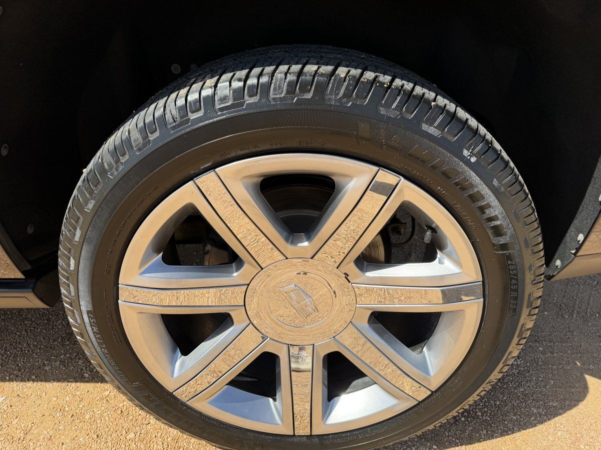 Used 2019 Cadillac Escalade Premium Luxury AWD/4WD image 9