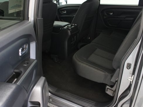 Used 2018 Nissan Titan SV w/ SV Convenience Package AWD/4WD image 30