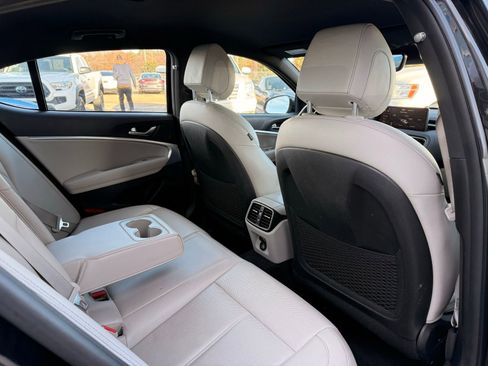 Used 2023 Genesis G70 2.0T image 15