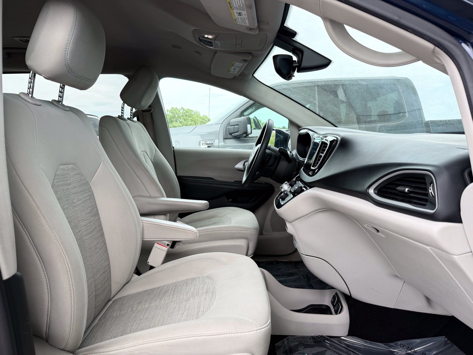 Used 2018 Chrysler Pacifica Touring Plus FWD image 30