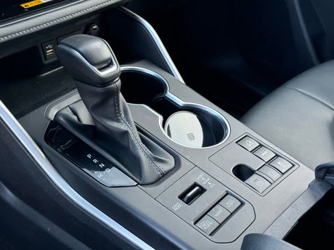 Used 2024 Toyota Highlander XLE image 19