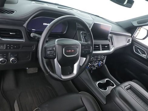 Used 2023 GMC Yukon XL SLT w/ SLT Luxury Package AWD/4WD image 17