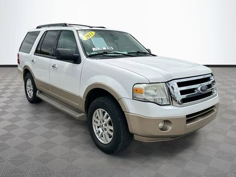 Used 2013 Ford Expedition XLT RWD image 3