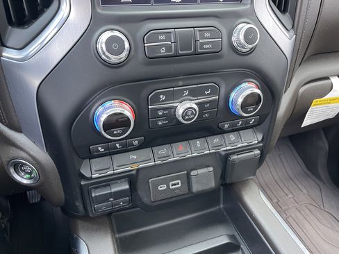 Used 2022 GMC Sierra 1500 SLT image 31