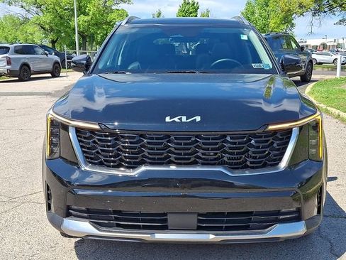 Certified 2025 Kia Sorento EX w/ EX Panoramic Sunroof Package AWD/4WD image 2