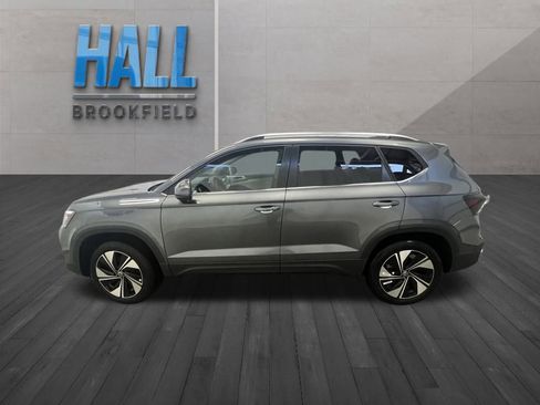 New 2025 Volkswagen Taos SE image 2