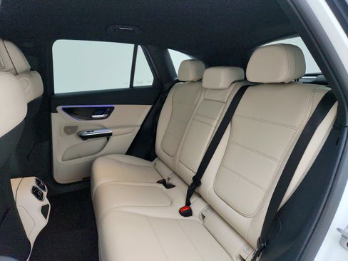 Used 2025 Mercedes-Benz GLC 300 image 11