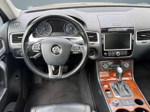 Used 2014 Volkswagen Touareg VR6 AWD/4WD image 25