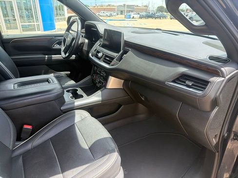 Used 2022 Chevrolet Suburban Premier AWD/4WD image 34