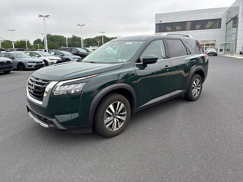 Used 2025 Nissan Pathfinder SL AWD/4WD image 19
