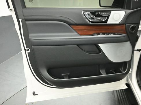 Used 2024 Lincoln Navigator Reserve image 21