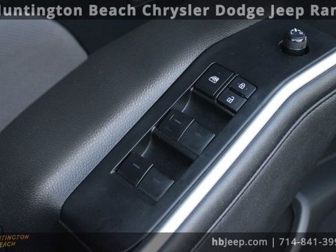 Used 2023 Toyota Highlander LE image 11