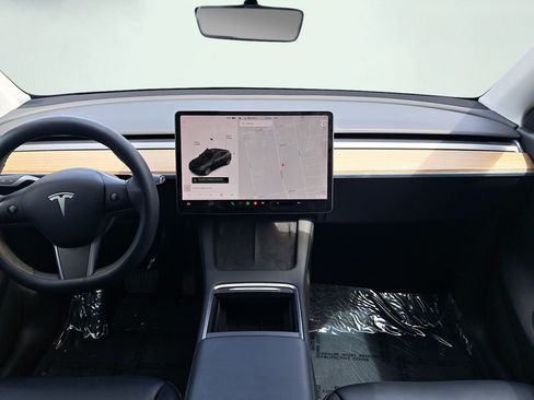 Used 2021 Tesla Model Y Long Range AWD/4WD image 17