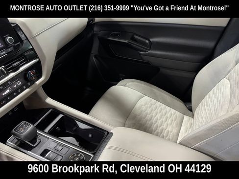 Used 2023 Nissan Pathfinder SV AWD/4WD image 16