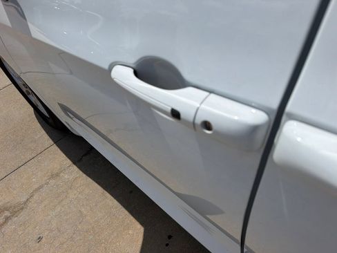 Used 2024 Chrysler Pacifica Touring FWD image 11