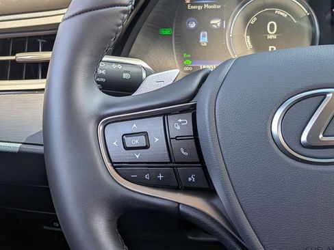 Used 2025 Lexus ES 300h w/ Premium Package FWD image 30
