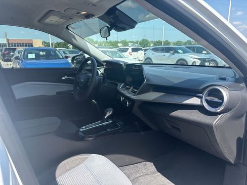 Used 2024 Chevrolet Trax LT FWD image 23