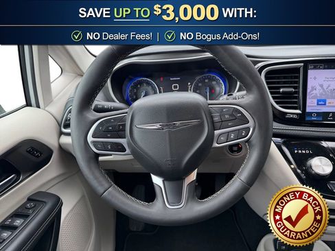 Used 2024 Chrysler Pacifica Touring-L AWD/4WD image 18
