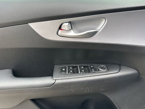 Used 2023 Kia Forte LXS FWD image 11