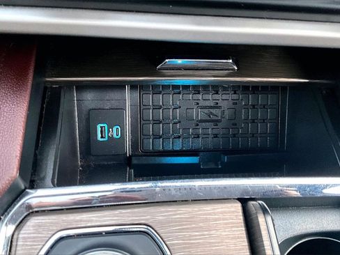 Used 2024 Ford Expedition Limited image 33