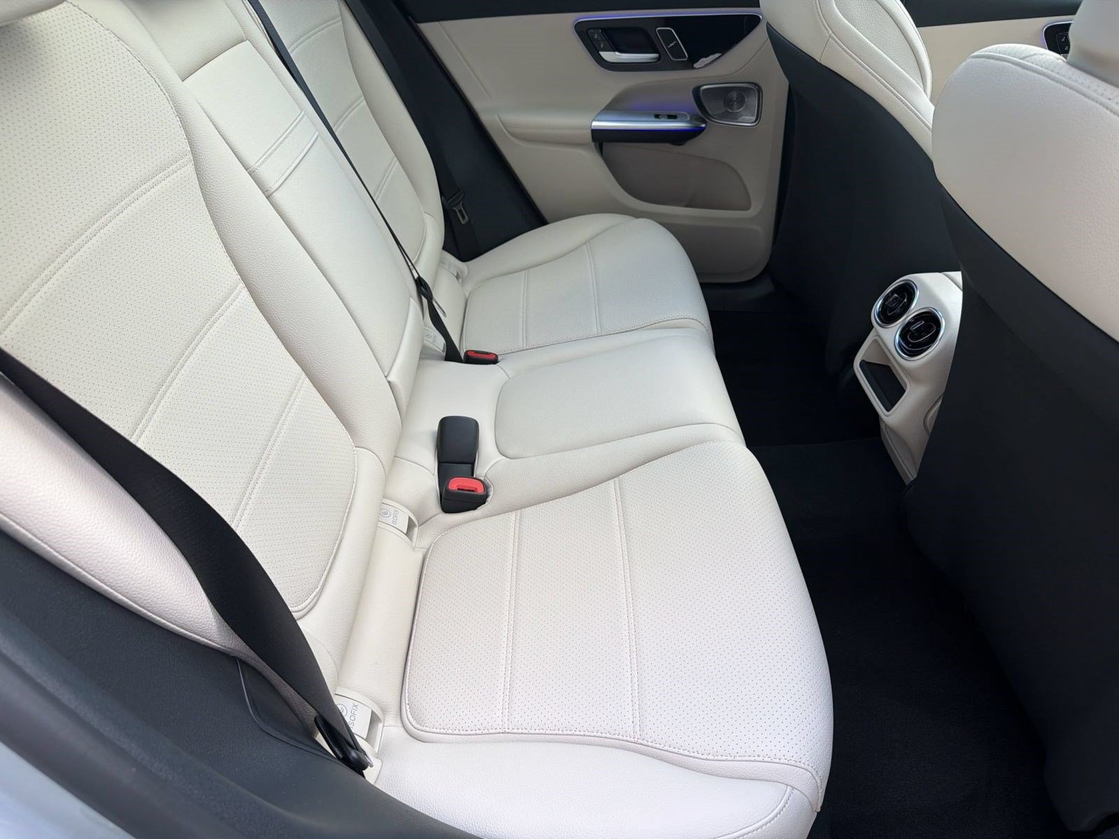 Used 2027 Mercedes-Benz GLC 300 image 31