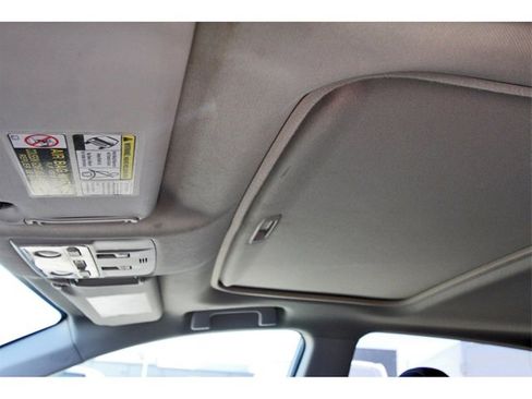 Used 2015 Toyota RAV4 Limited image 29