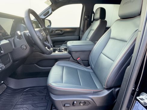 Used 2025 GMC Yukon XL AT4 w/ AT4 Premium Package AWD/4WD image 5