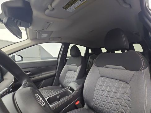 Used 2025 Nissan Kicks SV AWD/4WD image 22