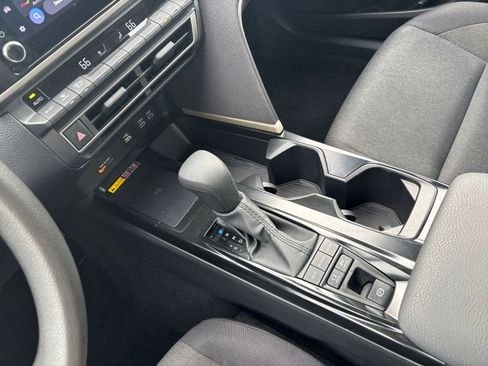 Used 2025 Toyota Camry LE image 40