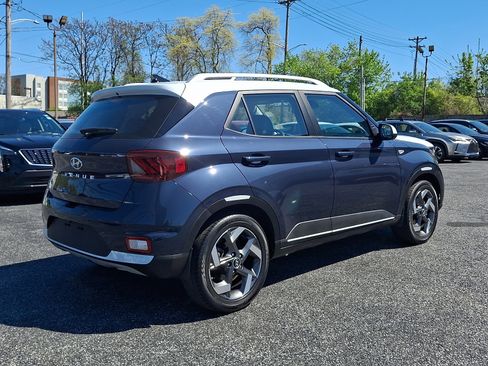Certified 2021 Hyundai Venue FWD image 6