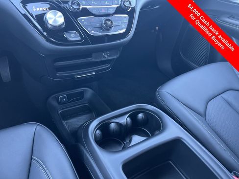 New 2026 Chrysler Pacifica Select image 8