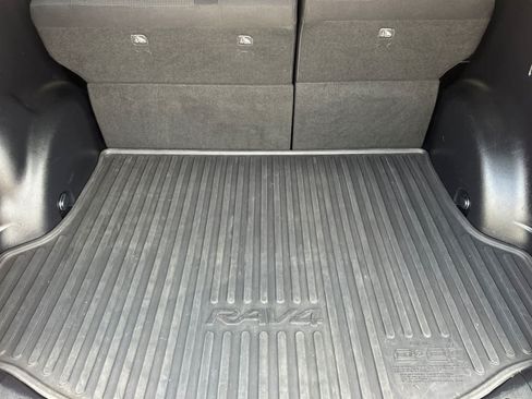 Used 2018 Toyota RAV4 XLE AWD/4WD image 15